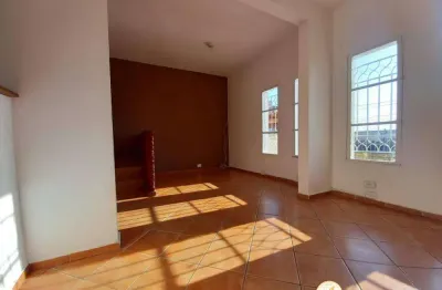 Casa com 3 quarto(s) e 2 banheiro(s) para alugar, 10 m² por r$ 3500 / mês
