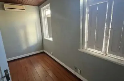 Casa com 3 quarto(s) e 2 banheiro(s) para alugar, 130 m² por r$ 4800 / mês