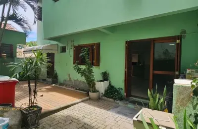 Casa com 4 quarto(s) e 4 banheiro(s) para alugar, 220 m² por r$ 4560 / mês