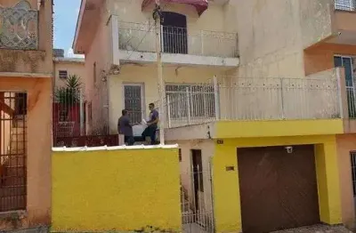 Casa com 3 quarto(s) e 3 banheiro(s) para alugar, 170 m² por r$ 3240 / mês