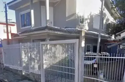 Casa com 2 quarto(s) e 2 banheiro(s) para alugar, 160 m² por r$ 2400 / mês