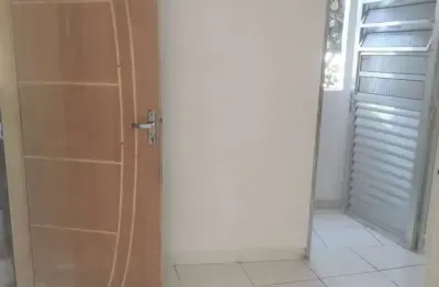 Casa com 1 quarto(s) e 1 banheiro(s) para alugar, 50 m² por r$ 880 / mês