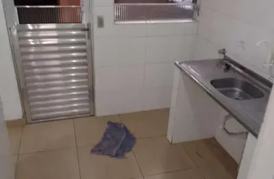 Casa com 1 quarto(s) e 1 banheiro(s) para alugar, 25 m² por r$ 1100 / mês