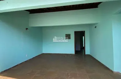 Casa com 3 quarto(s) e 2 banheiro(s) para alugar, 284 m² por r$ 1900 / mês