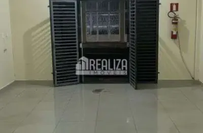 Casa com 1 quarto(s) e 1 banheiro(s) para alugar, 150 m² por r$ 1900 / mês