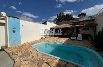 Casa com 4 quarto(s) e 3 banheiro(s) para alugar, 239 m² por r$ 6178 / mês