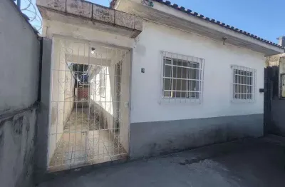 Casa com 2 Quarto(s) e 1 banheiro(s) para Alugar, 125 m² por R$ 1650 / Mês