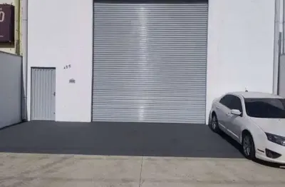 Casa com 6 quarto(s) e 3 banheiro(s) para alugar, 250 m² por r$ 6455 / mês