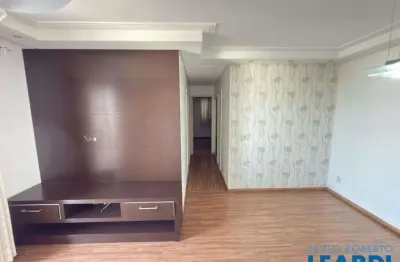 Apartamento com 3 quarto(s) e 2 banheiro(s) para alugar, 80 m² por r$ 4225 / mês