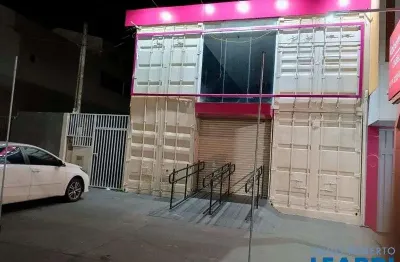 Casa com 6 quarto(s) e 2 banheiro(s) para alugar, 120 m² por r$ 5400 / mês