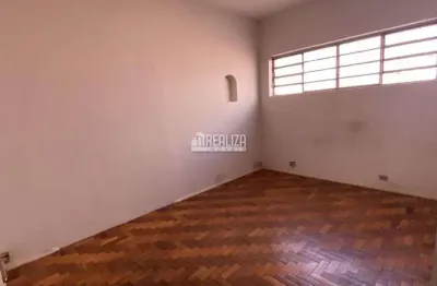 Casa com 3 quarto(s) e 2 banheiro(s) para alugar, 90 m² por r$ 1500 / mês