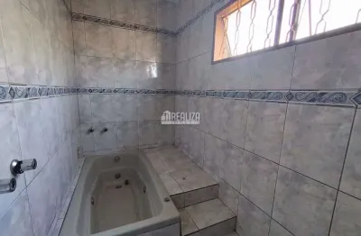 Casa com 4 quarto(s) e 3 banheiro(s) para alugar, 200 m² por r$ 3090 / mês