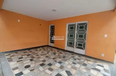 Casa com 5 quarto(s) e 2 banheiro(s) para alugar, 172 m² por r$ 2500 / mês