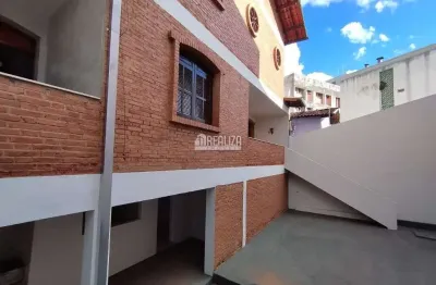 Casa com 6 quarto(s) e 3 banheiro(s) para alugar, 328 m² por r$ 10124 / mês