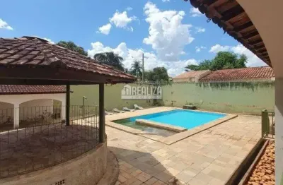 Casa com 3 quarto(s) e 3 banheiro(s) para alugar, 291 m² por r$ 9876 / mês