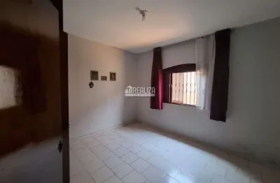 Casa com 5 quarto(s) e 1 banheiro(s) para alugar, 200 m² por r$ 4818 / mês