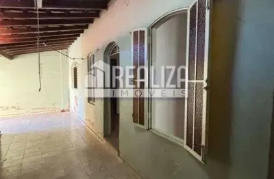 Casa com 2 quarto(s) e 2 banheiro(s) para alugar, 100 m² por r$ 1486 / mês