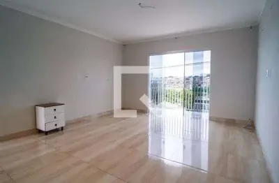 Casa com 1 quarto(s) e 1 banheiro(s) para alugar, 90 m² por r$ 1835 / mês