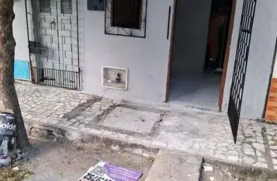 Casa com 1 quarto(s) e 1 banheiro(s) para alugar, 50 m² por r$ 432 / mês