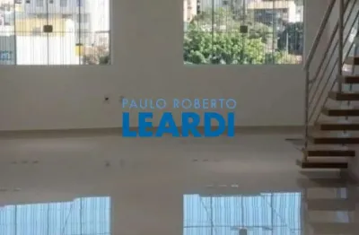 Casa com 1 quarto(s) e 6 banheiro(s) para alugar, 700 m² por r$ 19500 / mês