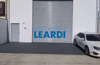 Casa com 1 quarto(s) e 2 banheiro(s) para alugar, 300 m² por r$ 6000 / mês