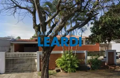 Casa com 3 quarto(s) e 3 banheiro(s) para alugar, 350 m² por r$ 8000 / mês