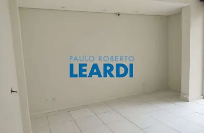 Casa com 1 quarto(s) e 1 banheiro(s) para alugar, 30 m² por r$ 1400 / mês