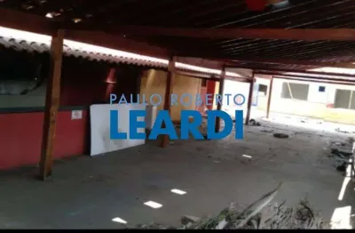 Casa com 1 quarto(s) e 2 banheiro(s) para alugar, 300 m² por r$ 4000 / mês