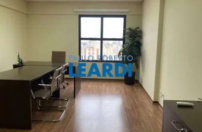 Casa com 1 quarto(s) e 1 banheiro(s) para alugar, 35 m² por r$ 1200 / mês