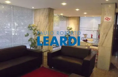 Apartamento com 3 quarto(s) e 2 banheiro(s) para alugar, 243 m² por r$ 4000 / mês