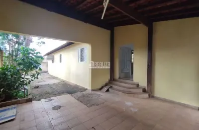 Casa com 3 quarto(s) e 2 banheiro(s) para alugar, 165 m² por r$ 1668 / mês