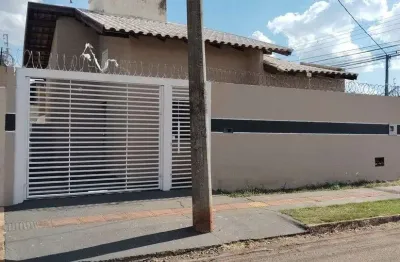 Casa com 3 quarto(s) e 1 banheiro(s) para alugar, 200 m² por r$ 1650 / mês