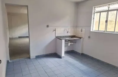 Casa com 1 quarto(s) e 1 banheiro(s) para alugar, 24 m² por r$ 833 / mês