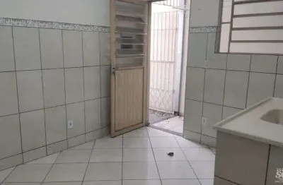 Casa com 1 quarto(s) e 1 banheiro(s) para alugar,  m² por r$ 1724 / mês