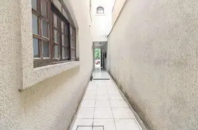 Casa com 3 quarto(s) e 2 banheiro(s) para alugar, 250 m² por r$ 5000 / mês