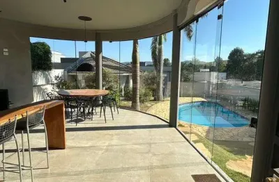 Casa em condomínio com 3 quarto(s) e 4 banheiro(s) para alugar, 600 m² por r$ 13500 / mês