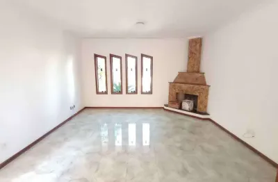 Casa em condomínio com 3 quarto(s) e 4 banheiro(s) para alugar, 300 m² por r$ 6300 / mês