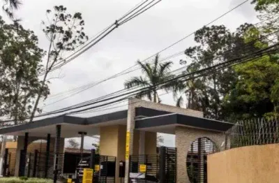 Casa em condomínio com 4 quarto(s) e 2 banheiro(s) para alugar, 450 m² por r$ 6615 / mês