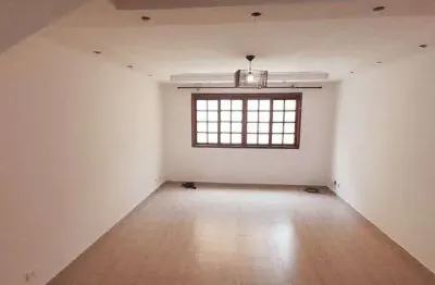 Casa em Condomínio com 3 Quarto(s) e 2 banheiro(s) para Alugar, 110 m² por R$ 4000 / Mês