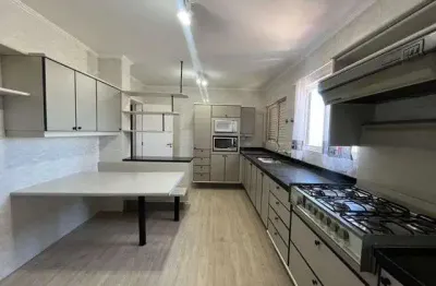 Apartamento com 3 quarto(s) e 5 banheiro(s) para alugar, 290 m² por r$ 7500 / mês
