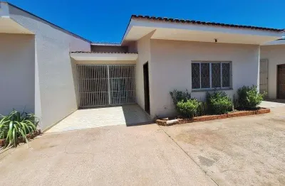 Casa com 3 quarto(s) e 2 banheiro(s) para alugar, 145 m² por r$ 2800 / mês