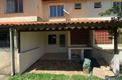 Casa em condomínio com 2 quarto(s) e 1 banheiro(s) para alugar, 70 m² por r$ 850 / mês