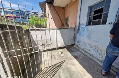 Casa com 1 quarto(s) e 1 banheiro(s) para alugar, 30 m² por r$ 750 / mês