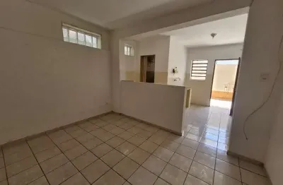 Casa com 1 quarto(s) e 1 banheiro(s) para alugar, 40 m² por r$ 1450 / mês
