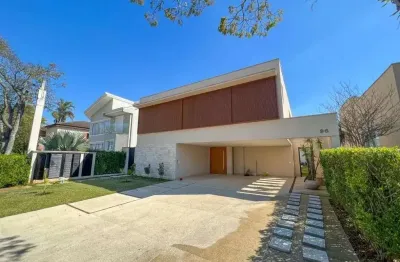 Casa em condomínio com 4 quarto(s) e 7 banheiro(s) para alugar, 600 m² por r$ 65000 / mês