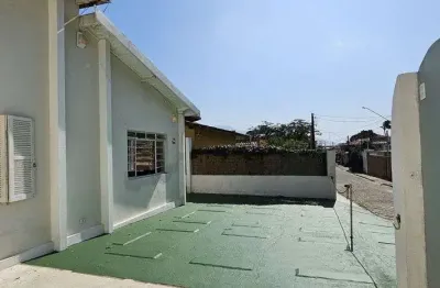 Casa com 2 quarto(s) e 1 banheiro(s) para alugar, 350 m² por r$ 6000 / mês