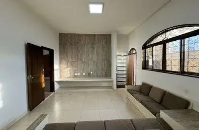 Casa com 3 quarto(s) e 2 banheiro(s) para alugar, 240 m² por r$ 2900 / mês