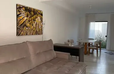 Casa em Condomínio com 2 Quarto(s) e 2 banheiro(s) para Alugar, 60 m² por R$ 2550 / Mês