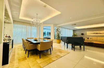 Casa em Condomínio com 4 Quarto(s) e 6 banheiro(s) para Alugar, 900 m² por R$ 60000 / Mês