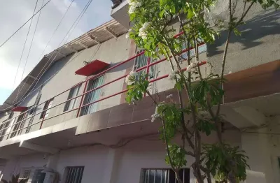 Casa em Condomínio com 2 Quarto(s) e 1 banheiro(s) para Alugar, 48 m² por R$ 900 / Mês